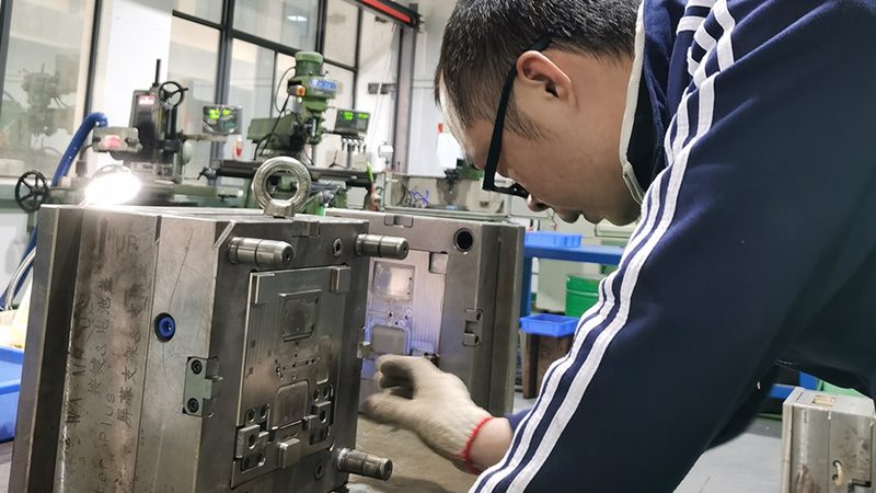 医疗双色模具材料选择的四大关键点**