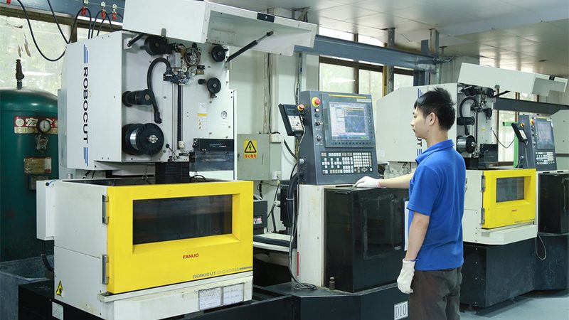 厨电外壳压铸模具：尺寸分类解析**